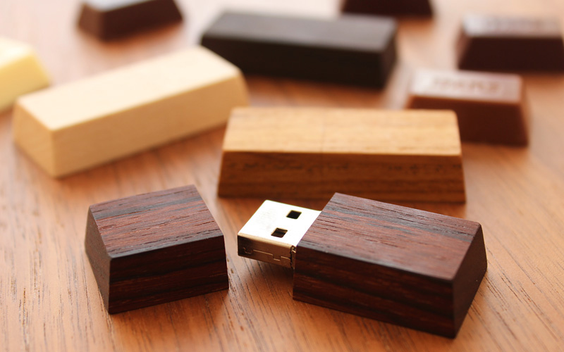 チョコレートのようにかわいい木製USBメモリ