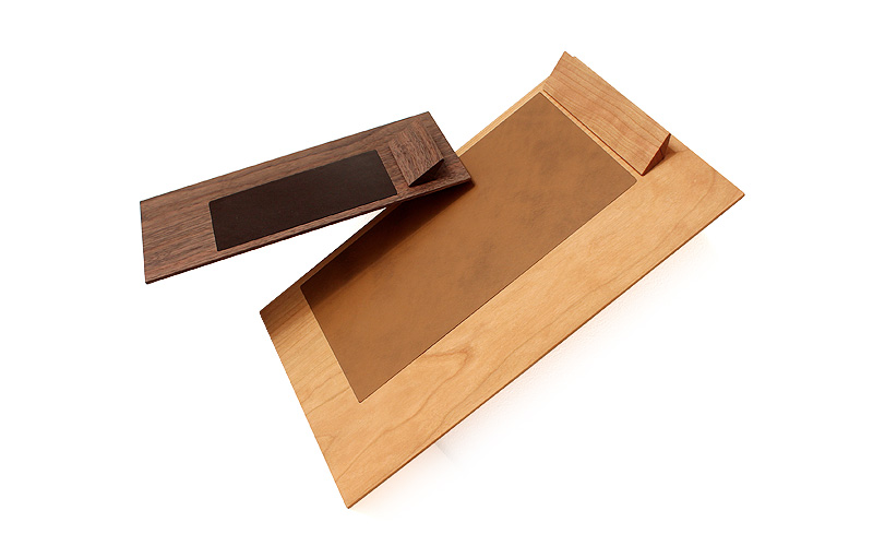 やさしい書き心地の木製クリップボード