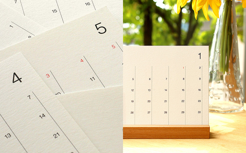 シンプルな木製卓上カレンダー