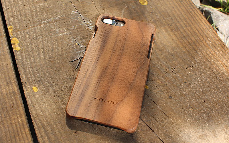 重厚感ある無垢の木のiPhone8 Plus/7 Plus用ケース