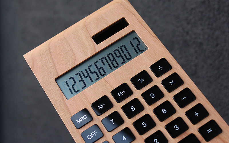 12桁表示の木製ソーラー電卓